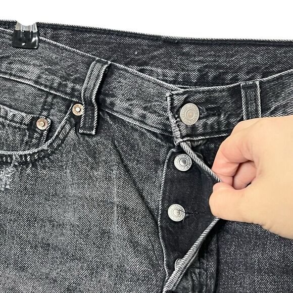 Levi’s 501 Distressed Black Denim Shorts Women’s Size 28 Button Fly Cutoff Rigid - Picture 5 of 10